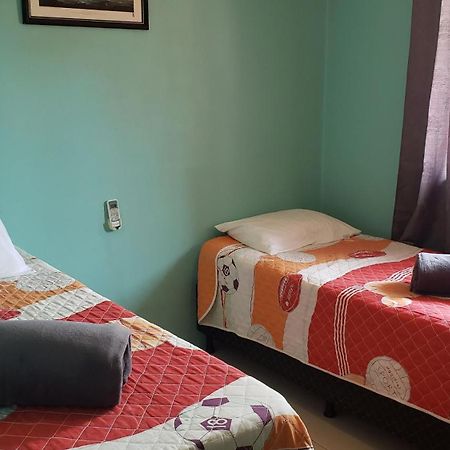 Casa De 2 Quartos No Centro De บอมบินญัส ภายนอก รูปภาพ