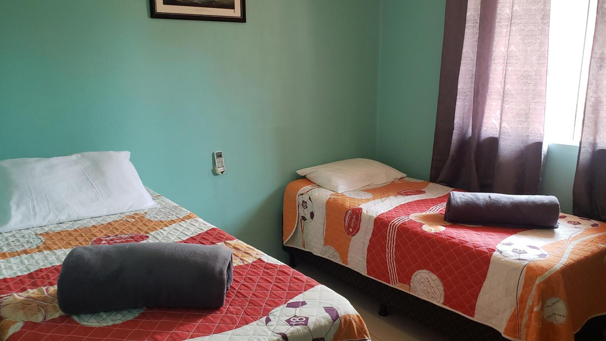 Casa De 2 Quartos No Centro De บอมบินญัส ภายนอก รูปภาพ